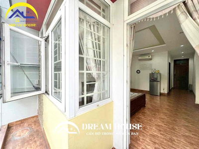 Giữa Văn Hiến và Công Thương - Tách bếp - Ban công
