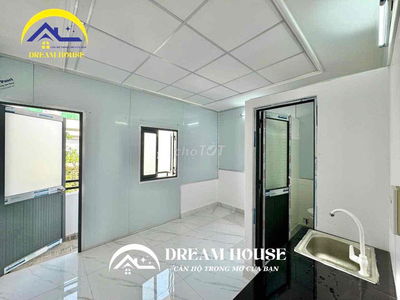 PHÒNG STUDIO BAN CÔNG NGAY NGÃ TƯ BỐN XÃ