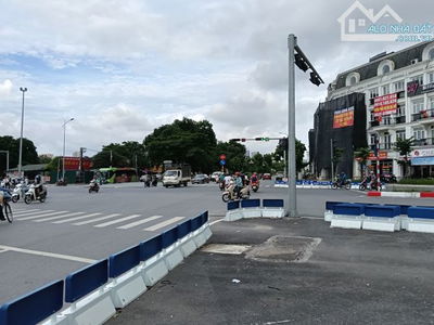 Chính chủ bán 105m2 Louis Đại Mỗ nhà 5 tầng lô góc thang máy view Vườn Hoa