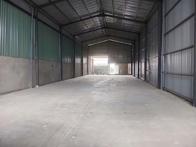 Cho thuê kho xưởng mặt tiền ngay chợ quanh thắng 400m2 14tr