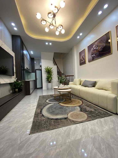 Bán nhà Kim Ngưu - Nội thất đẹp - Sân để xe rộng - 30m2. Giá: 5,18 tỷ