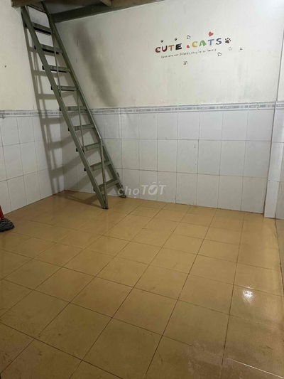 PHÒNG CHO THUÊ DƯỚI ĐẤT NNGAY ĐẠI HỌC CÔNG THƯƠNG