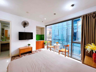 Nguyễn Khang giáp Trung Hoà_cửa full kính sáng thoáng_full đồ xịn