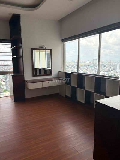 cần tiền, cần bán cắt lỗ gấp căn penhour tuyệt đẹp, ngay đối diện chợ