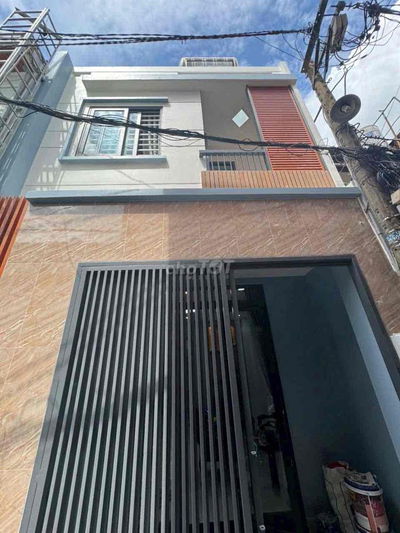 1/  tran van ơn  Tân Phú 4,50m x 10m đúc đẹp 1 lầu. Giá 4,4 tỷ cò