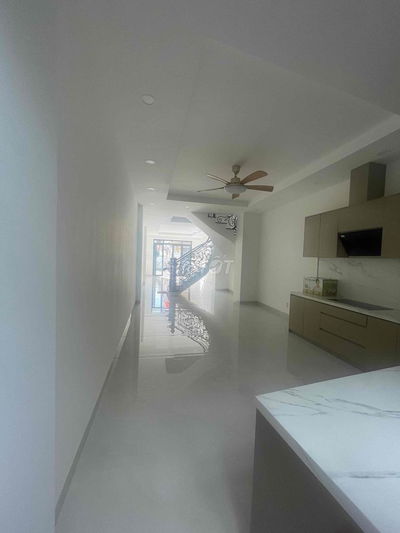 Hẻm VIP 8M Nhà Mới 100% 4x18m Trệt 3 Lầu, 5PN,6WC.