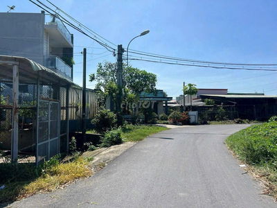Cần bán lô đất đẹp, mặt tiền đường nhựa 280,9 m2 thổ cư giá 420 triệu