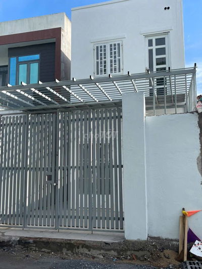 NHÀ 1T2L ĐƯỜNG XE TẢI NGAY VÒNG XOAY PHÚ HỮU NGUYỄN DUY TRINH