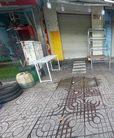 Cần cho thuê mặt bằng vỉa hè . Thích hợp bán take away.