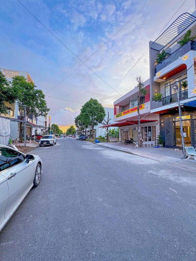 ban nhà D7 hong loan