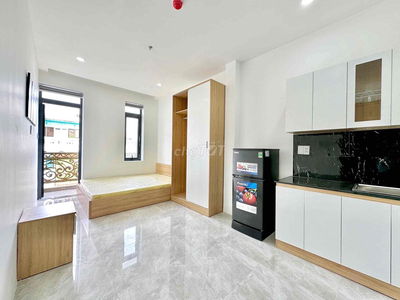 STUDIO BAN CÔNG - THANG MÁY - HẦM XE - NGAY NGÃ TƯ HÀNG XANH