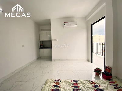 Phòng ban công, Cửa sổ thoáng giá tốt cạnh cầu Phú Mỹ, SECC, UOA, Cobi