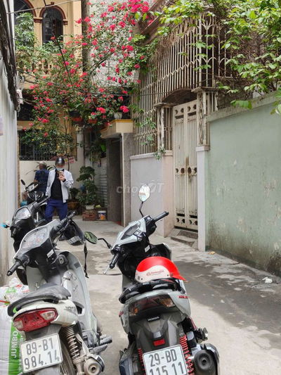 Bán nhà Ngõ 127 phố Hào Nam. Nhà dân xây ở. Phù hợp ở hay cho thuê.