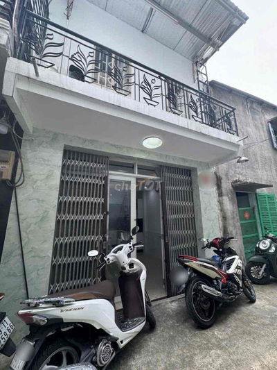 Cho thuê nhà 2 phòng ngủ hẻm ba gác, Lò Siêu P16 Q11