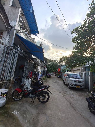 3ty750. Nhà 2 tầng củ 40m2 hxh   Đường 106 tăng nhân phú a q9