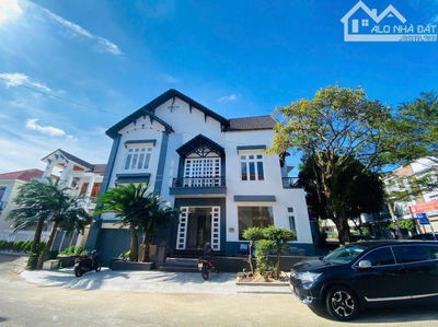 BIỆT THỰ GÓC 2 MẶT TIỀN - KHU VIP HIỆP PHÚC 👉🏻24,5TỶ 📍 Vị trí đắc địa: Góc 2 mặt tiền
