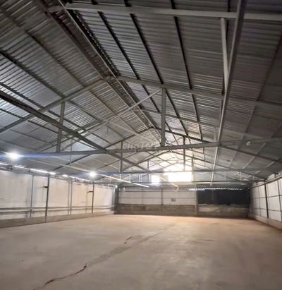 Thuê kho xưởng Quận 7 DT 900m mới xây dựng, bãi rộng bốc dỡ hàng hóa.