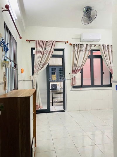 PHÒNG MỚI CÓ BAN CÔNG, MÁY LẠNH-GẦN CHỢ BÀ CHIỂU 25M2