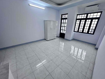 căn hộ 40m2 có bancon full nội thất,có bếp,bàn rửa chén ,chợ thạch đà