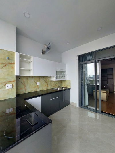 CH full nội thất, 2 PN + 3 wc + bancony, có hầm để xe, thang máy