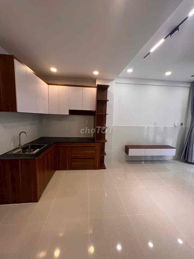 nhỉnh 4tỷ- nhà đẹp- đường lạc long quân