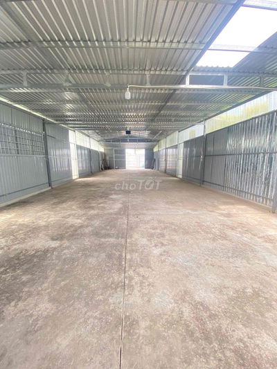 Kho mới , giá rẻ nhất khu vực , thoáng mát , ít dân. 315m