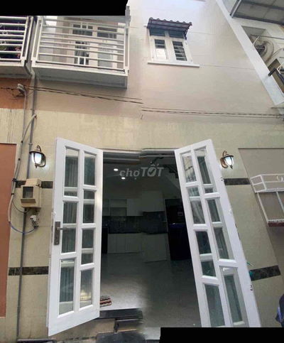 NHÀ 3 PHÒNG NGỦ CHO CÁC CON ĐI HỌC GẦN 3 TRƯỜNG CẤP 1,2 VÀ 3.