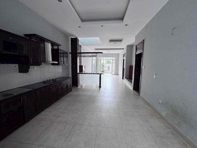 Bán nhà mặt tiền 8m, đường 8m ô tô đậu thoải mái , giá chỉ 15,6 (TL)