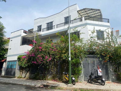 Nhà 2 mặt tiền khu trung tâm hành chính Tp Dĩ An
