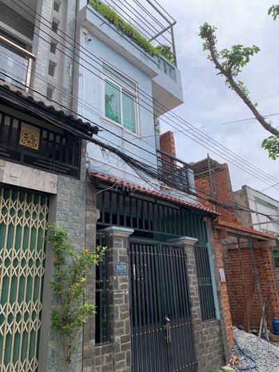 Nhà 2 lầu gần chợ xóm nghèo giá 3 tỷ 450 triệu