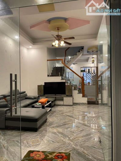 Bán nhà cho thuê 15tr/ th Trương Quốc Dung, Phú Nhuận. Giá 3 tỷ 420tr, sổ hồng riêng