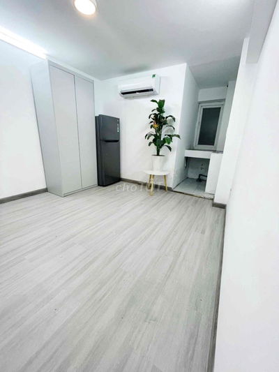 NGAY THỊ NGHÈ - SÁT UEF, HUTECH , ĐH GTVT- HỒNG BÀNG