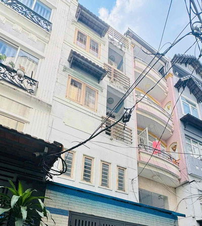 CHDV Sát MT Trường Sa PNhieu lộc Q3 3.7x1868m2 trệt 3 lầu 11 tỷ tl