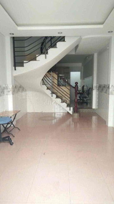 cho thuê nhà 4pn3wc đường CMT8 p5 Tân bình