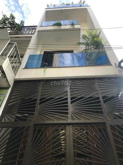 Nhà đẹp HXH sát mặt tiền.