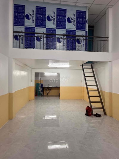 mặt bằng nằm ngay mặt tiền tỉnh lộ 10 . DT 4*13m