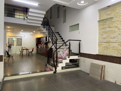 Cho thuê nhà 4,5*18m ba lầu có sẵn máy lạnh nhà mới gần Aeon