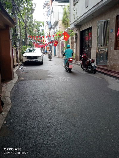 TRUNG KÍNH PHÂN LÔ 2 Ô TÔ CON TRÁNH NHAU,Ô CHỜ THANG MÁY.