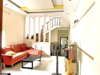 NHÀ 3 TẦNG, MẶT TIỀN - PHƯỚC BÌNH QUẬN 9 gần CĐ KTĐN và Chợ