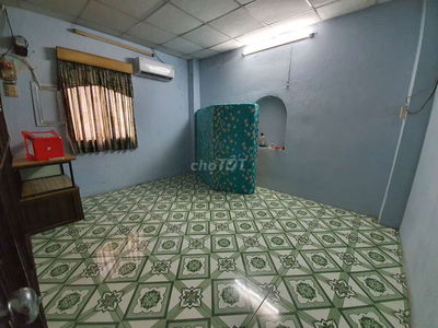 Cho thuê 1 phòng riêng trong nhà nguyên căn ( sẵn máy lạnh )