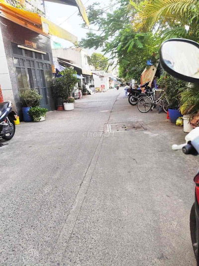 🏠 BÁN NHÀ Q4 – HẺM ĐOÀN VĂN BƠ, GIÁ CHỈ 1,38 TỶ – 3 LẦU, CÓ SÂN RỘNG
