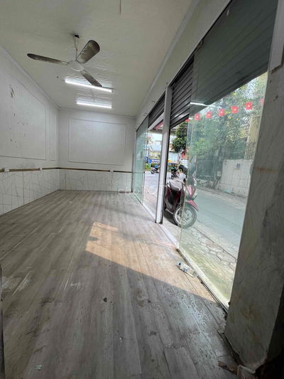 mặt bằng kinh doanh 30m2 mặt tiền 7m tại mặt phố Yên Lãng Đống Đa