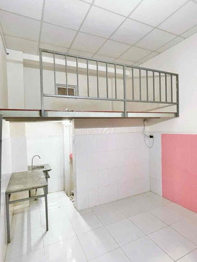 PHÒNG TRỌ CÓ GÁC GIÁ SIÊU RẺ NGAY NGÃ TƯ GÒ MÂY