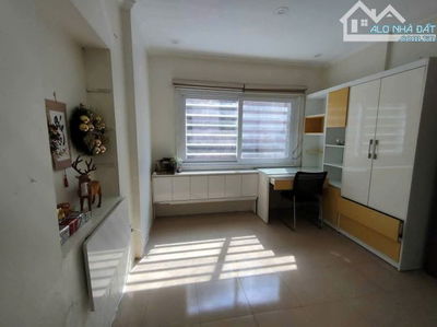 Nhà chính chủ nhờ bán gấp 28m2, giá 4,2 tỷ tại Phố 8/3, Quỳnh Mai, Hai Bà Trưng, Hà Nội