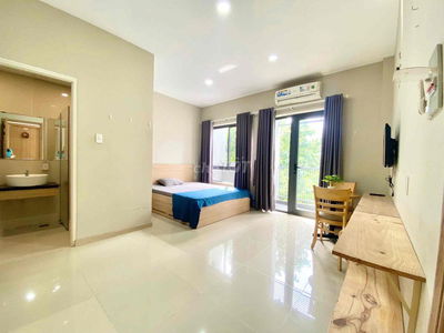 CHO THUÊ CHDV BAN CÔNG FULL NỘI THẤT NẰM SÁT QUẬN 1