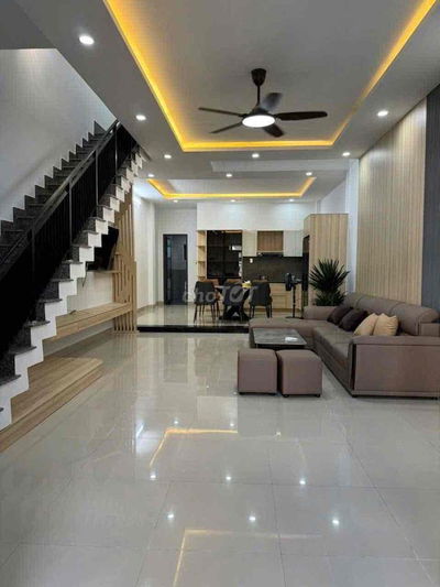 Cho thuê nhà 2,5 tầng 3Pn khu Mỹ An, gần biển Mỹ Khê