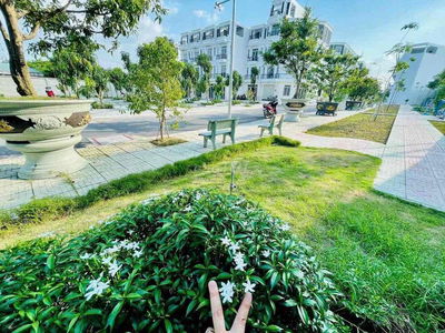 Cho Thuê Nhà Mới Xây 100% DT 240m2 1Trệt 3Lầu 4Pn 5Wc Sân Thượng