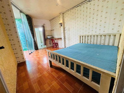 phòng ban công có nội thất căn bản giá rẻ giờ tự do ko chung chủ