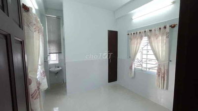 CHO THUÊ PHÒNG TRỌ QUẬN 10 - Gần HUFLIT, UEH, Công viên Lê Thị Riêng .