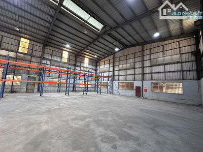 Cho thuê kho KCN Đài Tư 650m2.